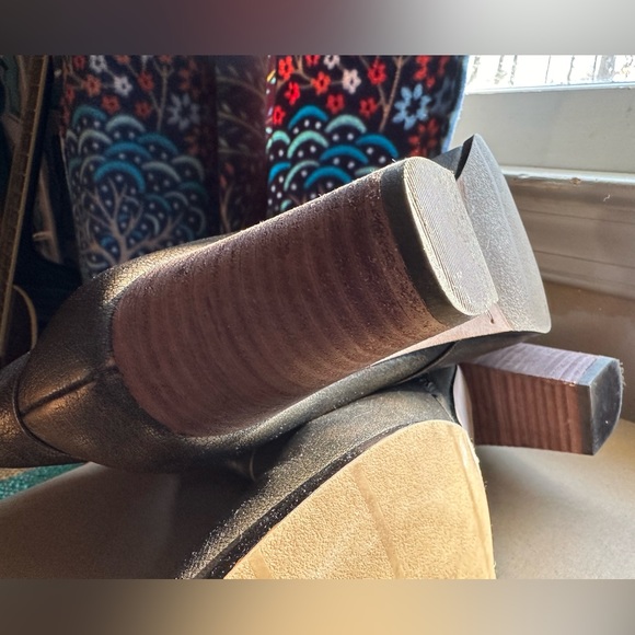 Cole Hann Cassidy stacked heel booties. Size 7.5 - Picture 14 of 14